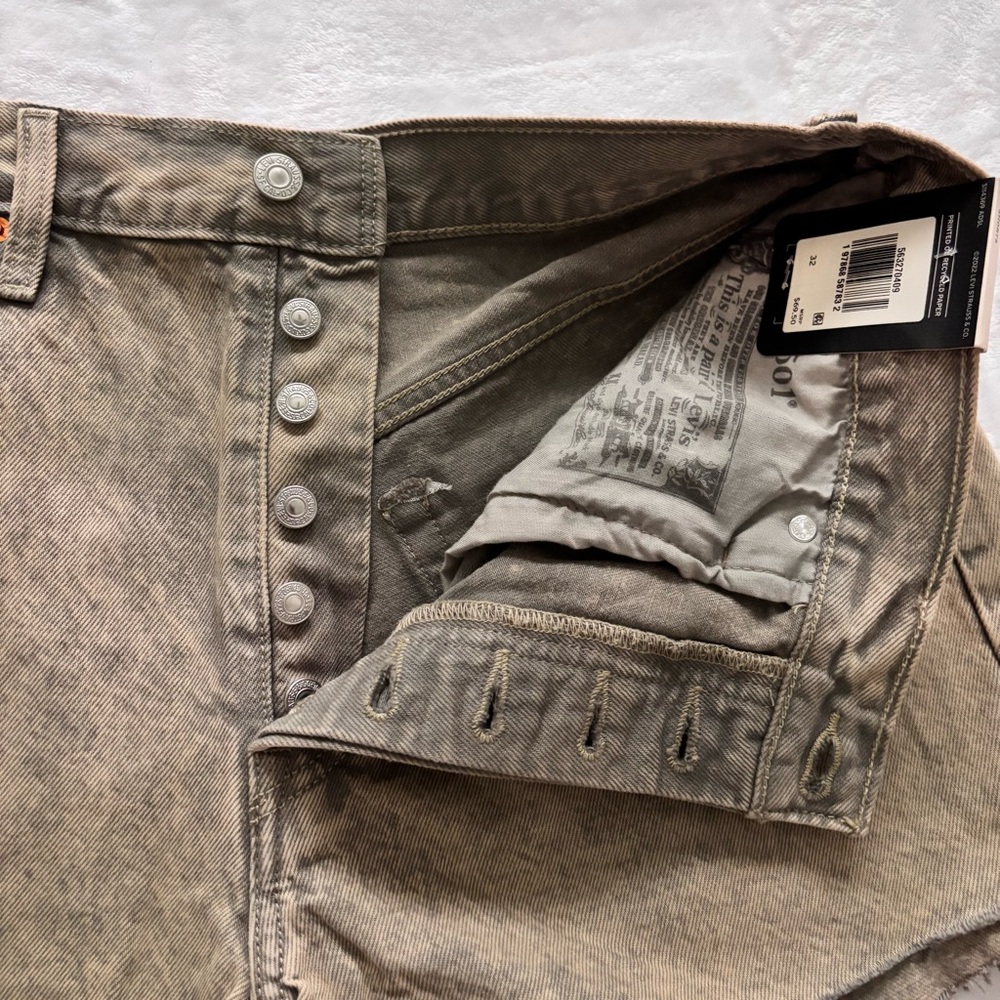 LEVI'S PREMIUM 501 High Rise Button-Fly Gray Denim Cut-Off Shorts--NWT--32 - Picture 7 of 13